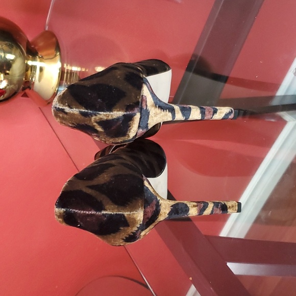 Shoes - Picture 2 of 3